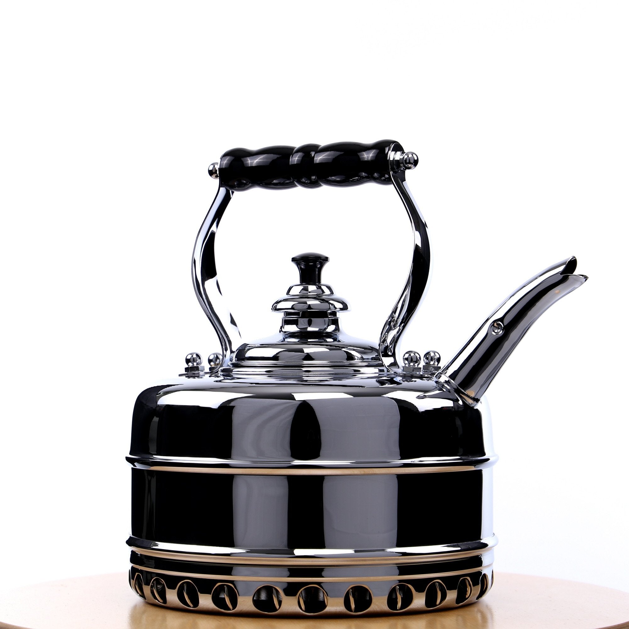 Tea Kettles: Prepare the perfect cup of tea with tea kettles for gas stoves